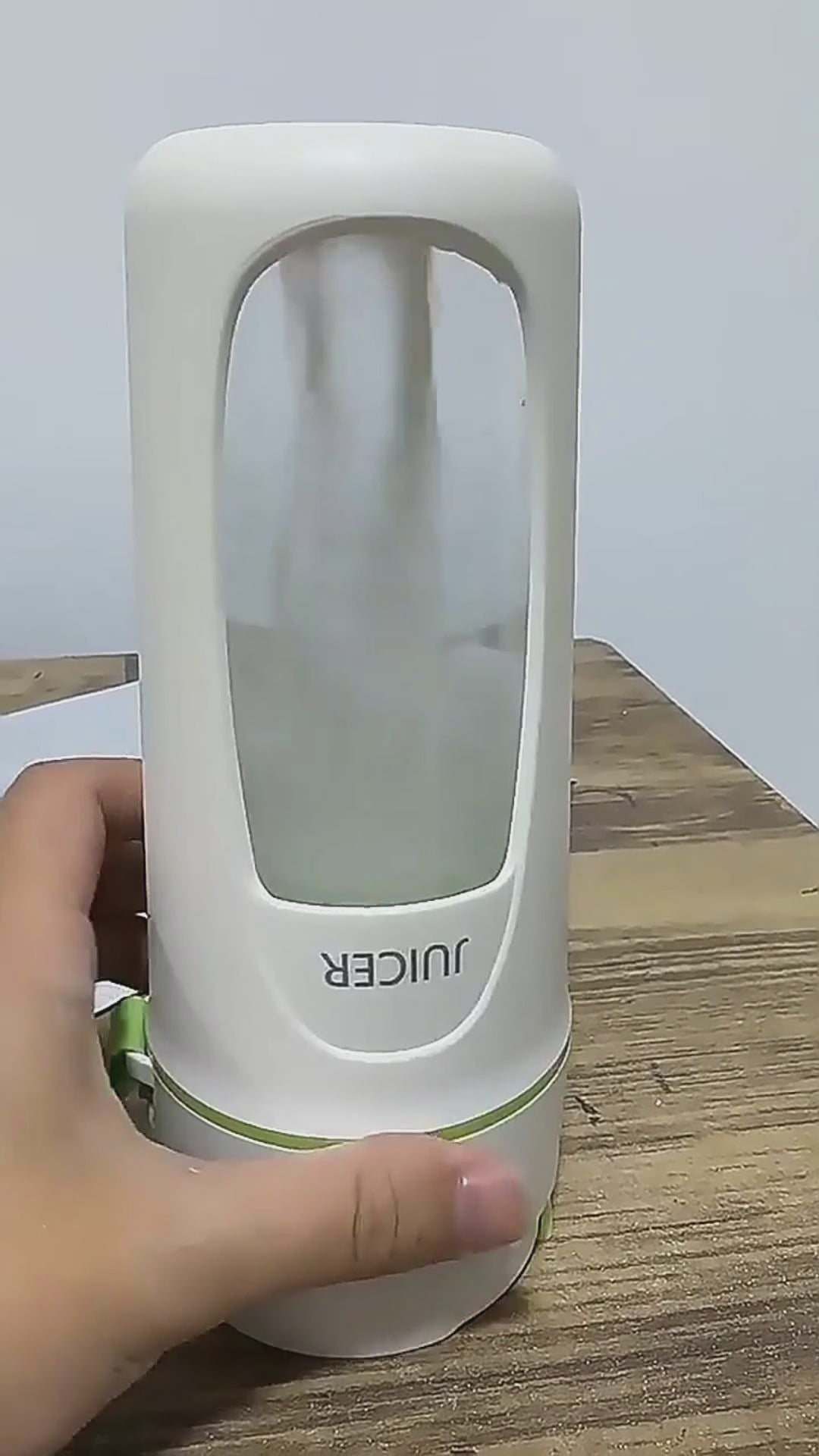 QuickMix Portable Juicer - Blend Anywhere, Anytime.